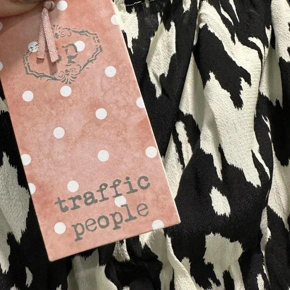 Traffic People Sofia Crop Top
Women's - Size Medium - Picture 5 of 7